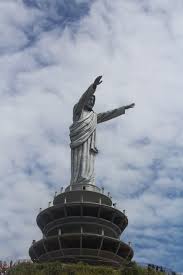 Patung tuhan yesus memberkati ini terbuat dari 25 ton besi fibre dan 35 ton besi baja dan terletak pada bukit tertinggi di daerah perumahan citraland manado. Patung Tuhan Yesus Tuhan Memberkati Toraja