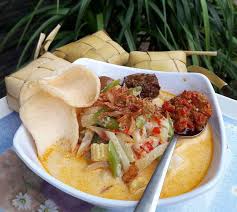 Sajian lebaran identik dengan makanan berbumbu santan dan kental. Cara Membuat Ketupat Sayur Khas Lebaran Resep Hari Ini