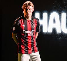 Jens petter hauge of ac milan celebrates after scoring his sides third goal during the uefa europa league group h stage match between celtic and ac. Hauge It S Been A Week I Ll Remember For The Rest Of My Life Playing With Zlatan Is A Wonderful Opportunity Rossoneri Blog Ac Milan News
