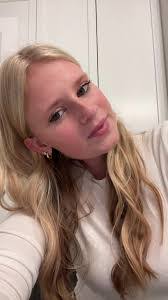 Alexis Griffith's Instagram, Twitter & Facebook