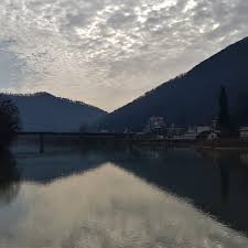 In salina sunt inhalati aerosoli salini cu ajutorul carora se trateaza diverse afectiuni, in special afectiunile respiratorii. Caciulata Statiunea Balneara De Pe Valea Oltului High Hui