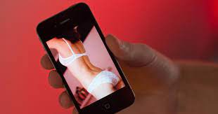 14-Jährige klagt Facebook wegen Upload ihres Nacktfotos