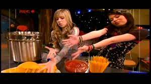 Food tv calls the shay apartment and asks if they can interview the icarly gang about spaghetti tacos. Hq Icarly Spaghetti Taco Night November 6th Youtube