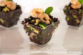 Per realizzare il riso venere con gamberi e zucchine iniziate dalla cottura del riso: Riso Venere Gamberi E Zucchine Ricette Cibo Ricette Di Cucina