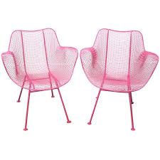 Fun Pair Of Pink Woodard Mesh Sculptra Patio Chairs Mid Century Modern Garden Furniture Chairs Modern Garden Furniture Modern Outdoor Furniture