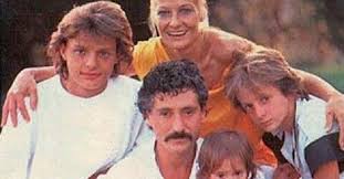 The young fell in love with the manager of the sun and he took it as a terrible betrayal and could not forgive who was his right hand. I Would Give My Whole Career To Have My Family At A Christmas Dinner The Heartbreaking Confession Of Luis Miguel At Age 18 Newsy Today