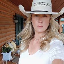 Hey, I'm Jamie Dawn, I am a 20 year Massage Therapist and spiritual mentor.  Mother of two littles and wife. I 💝 being a Mother and homemaker, is my  dream, and the