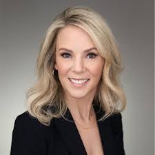 Daniela Iwanski's Instagram, Twitter & Facebook