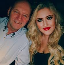 Looking for an accountant to do tax return, smal business only one person.  Please help