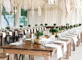 Selain hemat biaya dan lebih efisien melaksanakan pesta pernikahan di rumah memberikan kesan dan kenangan tersendiri. 8 Contoh Dekorasi Pernikahan Di Rumah Simpel Dan Elegan Wedding Market