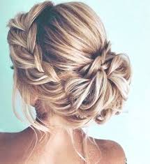 It also offers a lot when it comes to styling because you can twist it this hairstyle will make you have a very demure look that your friends will definitely appreciate. Cool Winter Formal Hairstyles For Long Hair Formal Hairstyles For Long Hair Hair Styles Medium Hair Styles