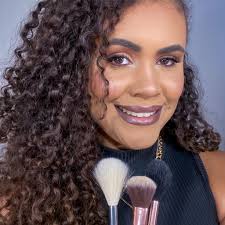 Marcela Hoffman Maquiadora em Betim