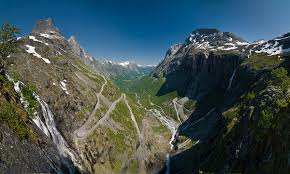 Ein spaziergang von wenigen hundert metern bringt den besucher zu utsikten (dt. Trollstigen Wikipedia