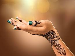 Young women used to adorn themselves. Few Popular Arabic Mehndi Designs Types