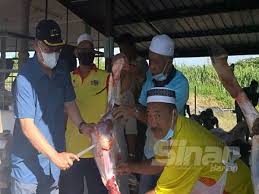 Si suami perlu mengambil borang nikah di selangor, lengkapkan dan akan dapat surat kebenaran berkahwin dari pejabat agama selangor untuk sy jd konfius ngan borang dn negeri nk daftar sbb alamat ppuan kl tp qariahnya selangor dan nk kahwin di masjid tmpt tinggal ppuan.lg satu,perlu ke. Pas Umno Selangor Serah Senarai Nama Ketua Kampung