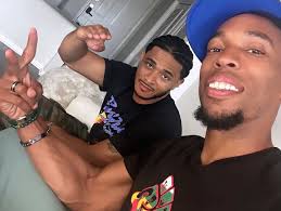 The family that PRAYS together, Stays Together!! 🤲🏾🙏🏾 Shout out to my  #FAMILY!!!!!!! Thinking about yall Heavy this Holiday Season!! May your  days be Merry and Bright!! Keep Grinding, Keep Pushin, Keep