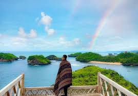 Saat berada di kawasan ini anda akan melihat patung panglima jendral sudirman yang berdiri kokoh dengan ketinggian 8 meter di atas tanah seluas. Akses Dan Harga Tiket Masuk Pantai Kasap Pacitan Trip Jalan Jalan