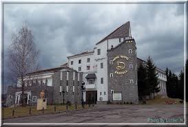 In pasul tihuta se afla statiunea piatra fantanele pozitionata la 1200 m altitudine. Castelul Dracula Pasul Thihuta Mapio Net