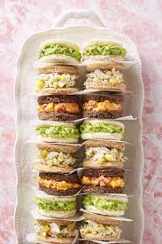 Instead, opt for these quick, easy dinner recipes, like the beef pasta that's ready in minutes. 60 Easy Easter Dinner Ideas Classic Easter Dinner Menu Ideas