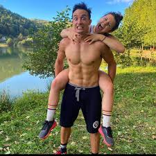 Et juju fitcats a répondu avec cette musique. Direct Snap Tibo Inshape Et Juju Fitcats Etaient De Facebook