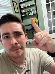 Lights not requiring voice activation