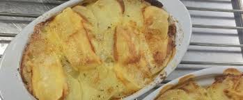 La Brasserie Le 517 Vous Propose De Delicieuses Recettes Maison Dans Son Restaurant Situe Dans Les Halles Du Pech Tartiflette Maison Tartiflette Recette Maison