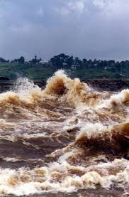 Le congo est un fleuve d'afrique centrale prenant sa source sur les hauts plateaux à la limite de l'afrique australe, drainant de nombreux pays (dont majoritairement la république démocratique du congo) et se jetant dans l'océan atlantique. Les Rapides Ou La Puissance Du Fleuve Congo Mystic River Natural World Congo Free State