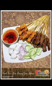 Kalau saya nak buat di kampung, selalu mak saya akan gelak dan tanya pandai ke tidak. Sate Kajang Hj Samuri Kuah Kacang Food Drinks Local Delights Halal Main Meals On Carousell