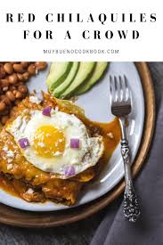 Red Chilaquiles In 2020 Chilaquiles Recipes Mexican Food Recipes