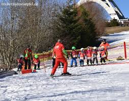 Ski Fahren In Winterberg Im Sauerland Skifahren Einkaufsnetz Zuckersusse Apfel