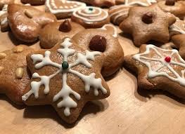 Lebkuchen Mit Zuckerglasur So Gelingt Das Leckere Weihnachtsgeback Kekse Backen Rezept Kekse Backen Lebkuchen Backen