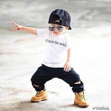 Ya sudah pasti pemdangan ho. Gaya Anak Laki Laki