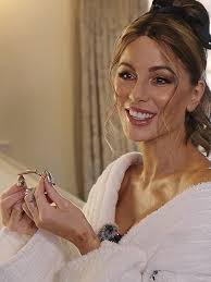 Get Ready for the amfARVenezia Gala with Kate Beckinsale and Stunning Gold  Jewellery