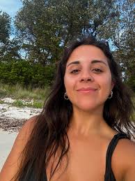 Hi everyone! I'm Estella, 22 years old from Scotland If there are any  potential opportunities such as a diving assistant, tour guide, snorkel  tour hand or an extra hand in any dive