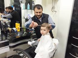 Koronavirüs tedbirlerinin kaldırılmasıyla birlikte berberler ve kuaförler yeniden işlerinin başına dönebilecek. Kuafor Ve Berberler Ne Zaman Acilacak