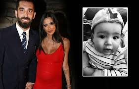 Arda'nın sinem kobal'dan sonraki sevgilisi aslıhan doğan oldu. Iste Arda Turan Ve Aslihan Dogan Turan In Oglu Hamza Arda