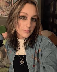 Hi! My name is Mia and I'm from Ponca City, Oklahoma. I'm almost certain  I'm attending WashU and if I do I'll major in Psychological and Brain  Sciences. I love shopping, reading,