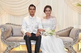 Seorang photojournalist yang selalu mengemaskini pengetahuan tentang gajet & teknologi terbaharu dan masih setia menjadi penulis portal hiburan & gaya hidup sepenuh masa sejak tahun 2007. Sekitar Resepsi Perkahwinan Alif Satar Sha Dila