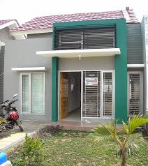 Dalam desain taman depan rumah di atas memang tidak nampak pot bunga digunakan sebagai tempat media tanam, melainkan langsung memanfaatkan lahan setempat yang kemudian ditaburi dengan serbuk kayu kasar atau serabut kelapa. 30 Desain Rumah Bagian Depan Modern Mewah Dan Minimalis Desain Id