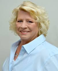 Sue Hook's Instagram, Twitter & Facebook