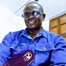 Carolyn Poteet's Instagram, Twitter & Facebook