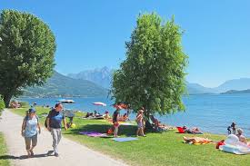 Vanaf het gezellige strandje heeft u een fenomenaal uitzicht op de schitterende omgeving. Camping Piccolo Domaso Italie Zoek En Boek Via Acsi