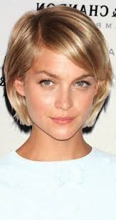 Short bob hairstyles with side swept bangs is nice for omen with heart shaped face. 38 Short Layered Bob Haircuts With Side Swept Bangs That Make You Look Younger Short La Short Layered Bob Haircuts Layered Bob Haircuts Layered Bob Hairstyles