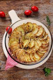Cartofi gratinați la cuptor cu faina, unt, lapte, piper, sare, cartofi, cheddar. Cartofi La Cuptor Cu Parmezan Retete Culinare Laura Adamache