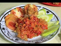 Yogyakarta crispy battered ayam goreng crushed and mixed with hot and spicy sambal. Resep Cara Membuat Ayam Geprek Sambal Bawang Spesial