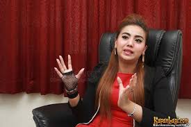The biggest entertainment site in indonesia. Mama Ella Wanita Cantik Yang Sudah Bisa Meramal Sejak Umur 5 Tahun Lifestyle Fimela Com