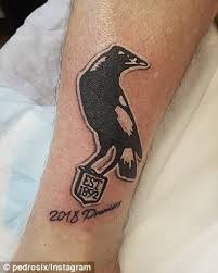 See more ideas about magpie tattoo, magpie, magpie art. Mad Fan Gets A Free Collingwood Magpies Tattoo Courtesy Of The Afl Footy Show Daily Mail Online