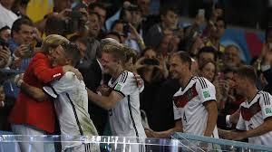 On july 31 2014 marcus sorg wins the uefa european championship in budapest as head coach with his german u19 national team. Wm 2014 Angela Merkel Und Joachim Gauck Gratulieren Zum Wm Titel