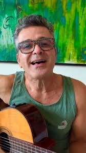 Evandro Mesquita, vocalista da Blitz, bateu um papo com Juliano Ganso sobre  o lançamento do álbum mais recente da banda, que está repleto de sucessos  do grupo e de artistas consagrados da