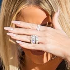 12 july, 2019 by jesa marie khloé kardashian's latest manicure is proof that the look is equally as alluring as it was when it was at the star's sister kim kardashian also recently got a shorter version of the nail art, which. Khloe Kardashian Light Pink Foil Nails Steal Her Style Khloe Kardashian Nails Kardashian Nails Kylie Nails